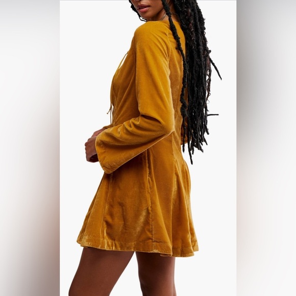 Linney Velvet Mini NWOT golden syrup - Picture 2 of 3